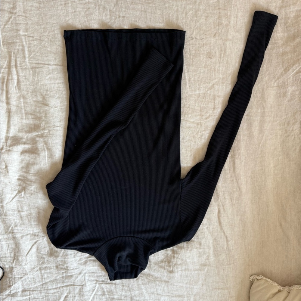Wilfred Ribbed Black Top